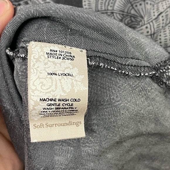 Soft Surroundings Evie Long Sleeve Button Up Gray Floral Soft Pocket Size M - Picture 7 of 9